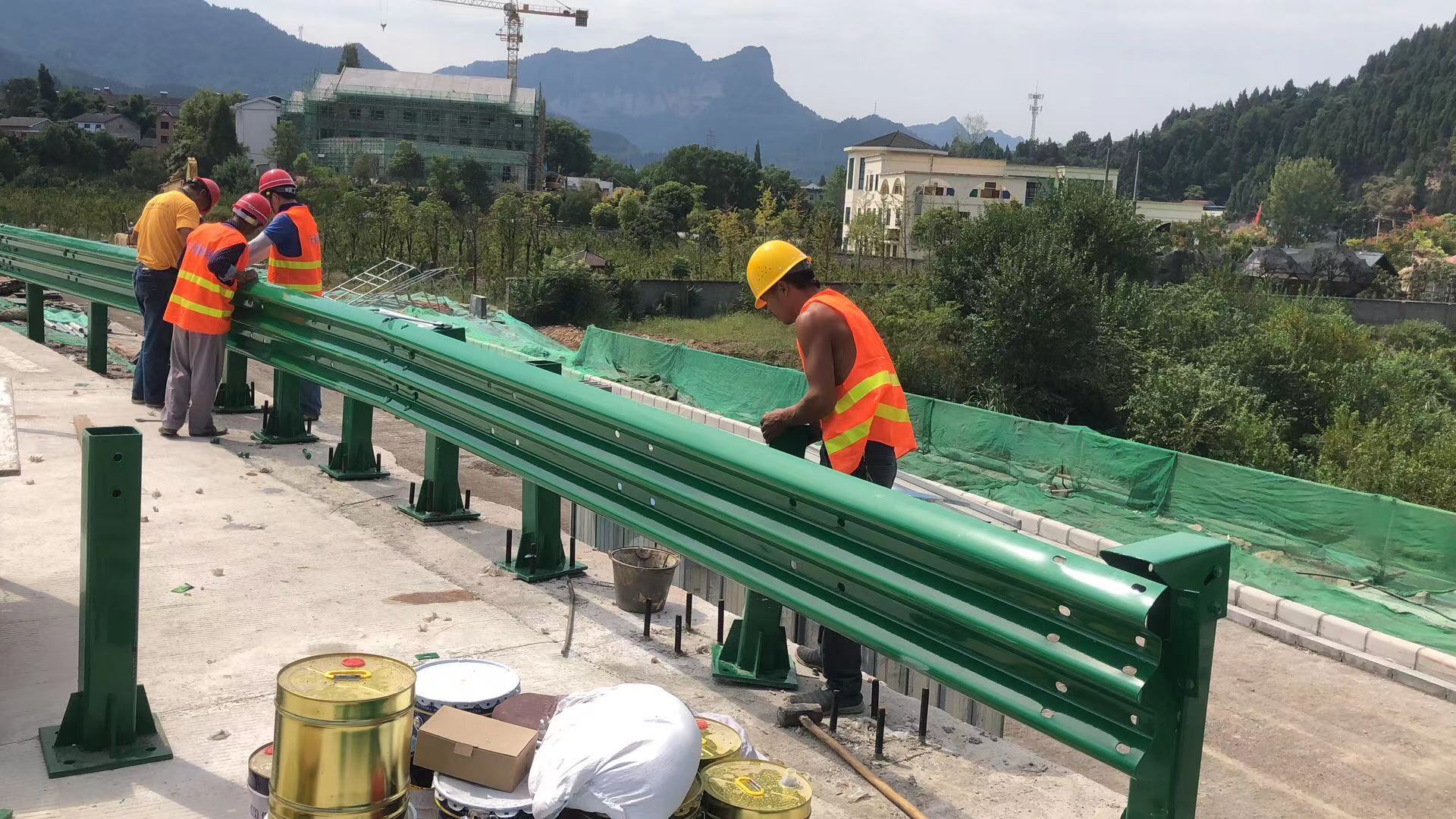 都江堰市热镀锌喷塑波形护栏热镀锌波形护栏 - 推荐